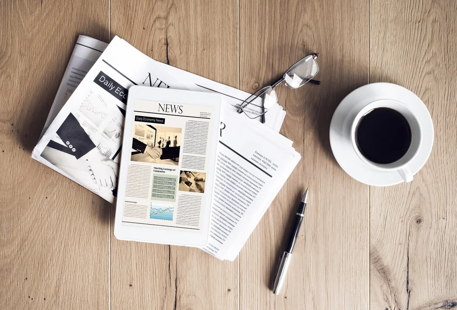 Journaux ou en ligne ? Un journal en ligne repose sur un journal papier
