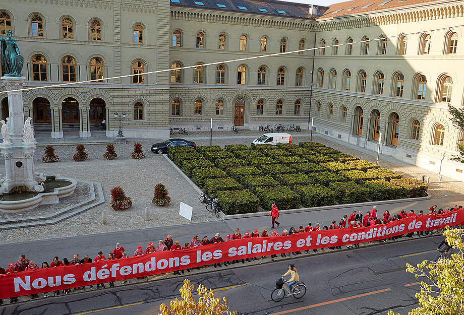 Manif pour la protection des salaires