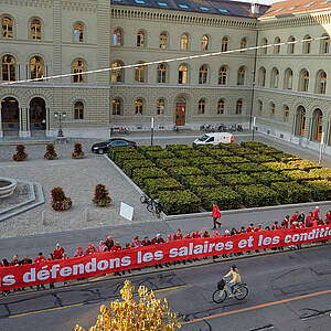 Manif pour la protection des salaires