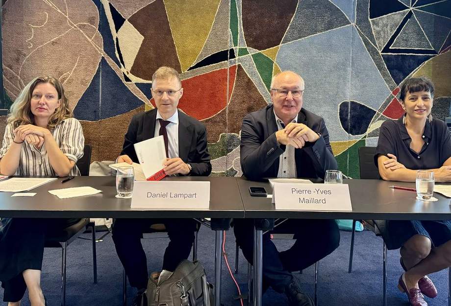 Photo des participant-e-s de la conférence de presse