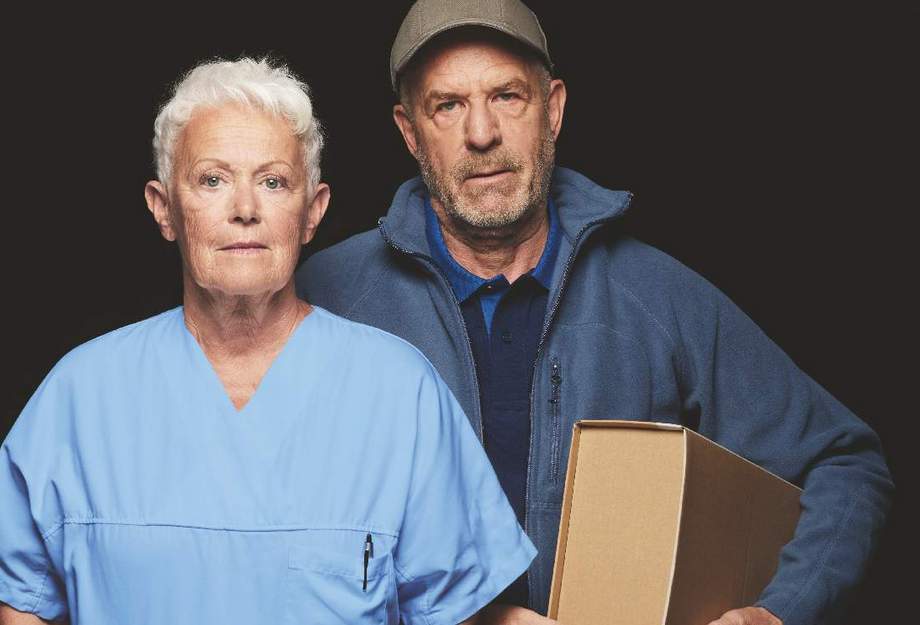 Deux personnes, qui s'engagent contre AVS 21