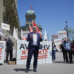 Pierre Yves Maillard au dépôt de l'initiative « Mieux vivre à la retraite »