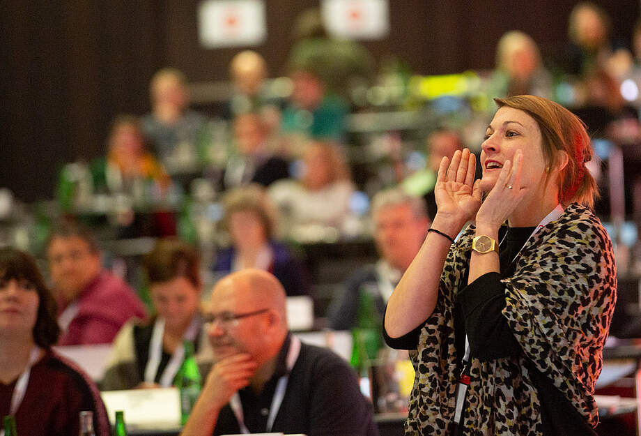 Congrès de l'USS : une scrutatrice annonce les résultats