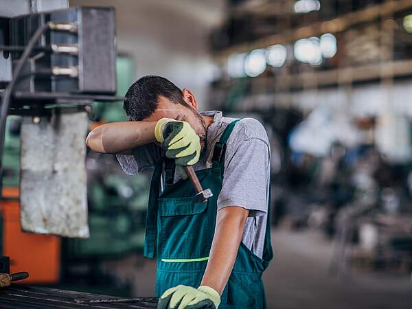 Travailleur en sueur