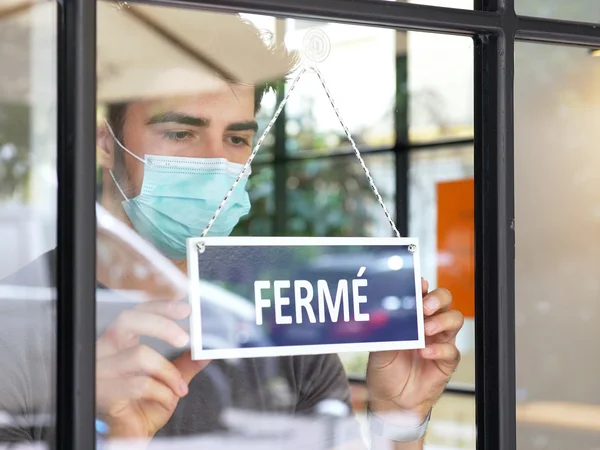 Fermé