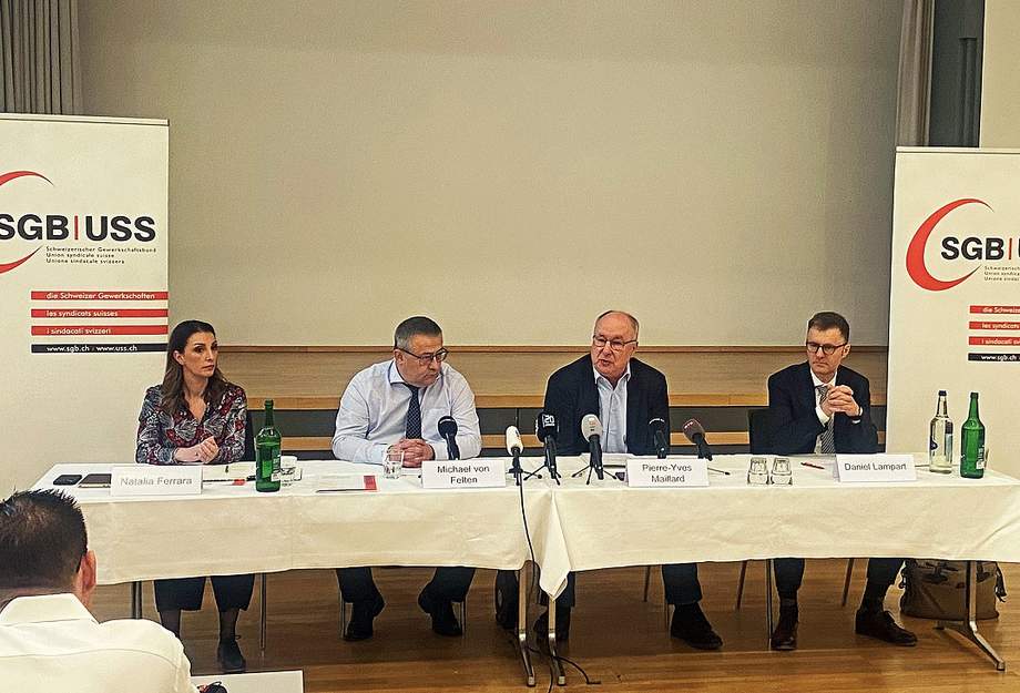 Conférence de presse sur la situtation de la banque Credit Suisse Photo de la conférence de presse avec N. Ferrara, M. von Felten, P.-Y. Maillard et D. Lampart