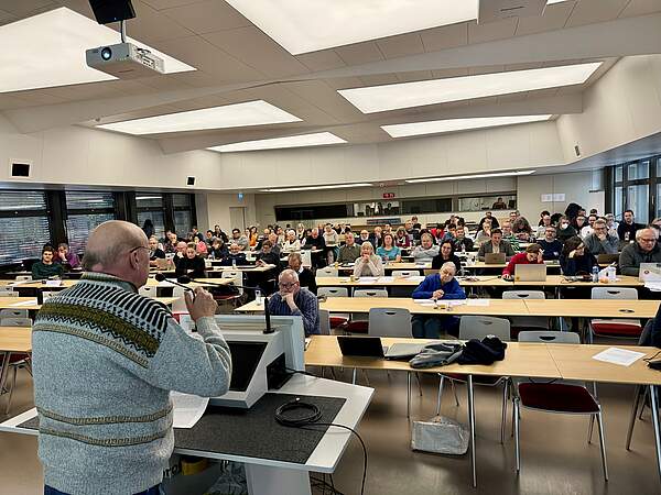 Photo d'une assemblée des délégué·e·s de l'USS