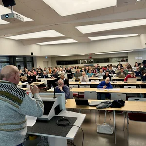 Photo d'une assemblée des délégué·e·s de l'USS