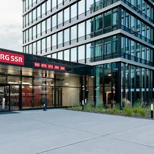 [Translate to fr:] Eingang der SRG-Generaldirektion in Bern