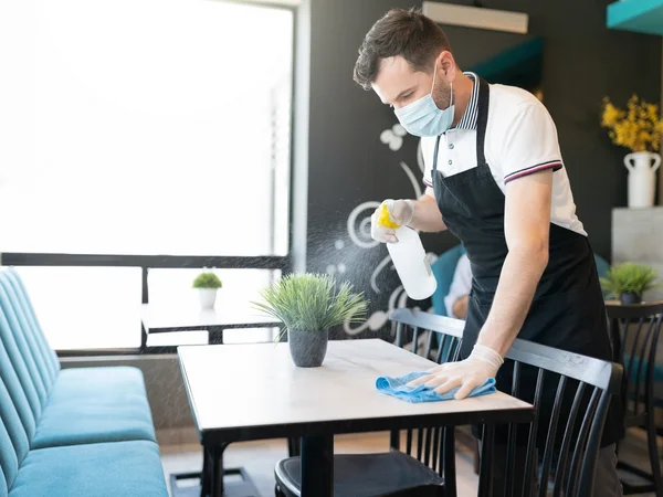 Employé de la restauration