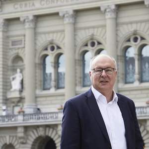 Pierre-Yves Maillard sur la Place fédérale