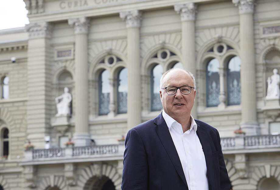 Pierre-Yves Maillard sur la Place fédérale