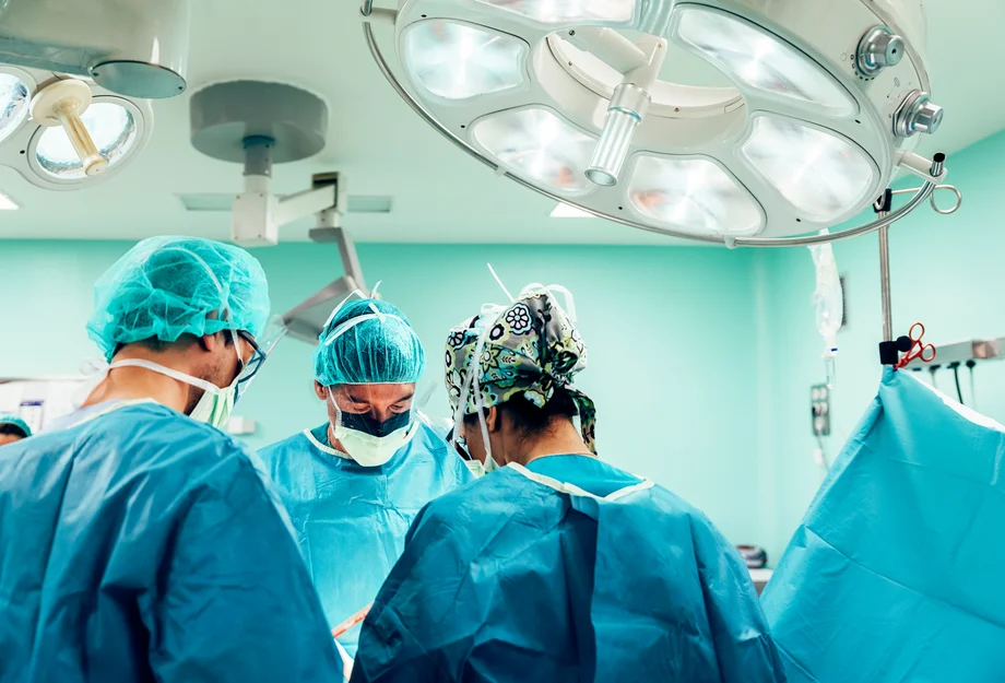 Bloc opératoire avec médecins Bloc opératoire avec médecins