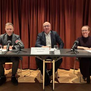 Daniel Lampart, Pierre-Yves Maillard et Gabriela Medici an der SGB-Medienkonferenz