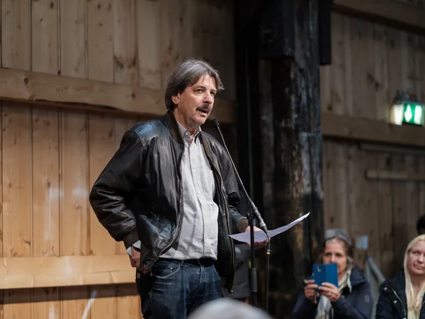 Paul Rechsteiner Paul Reichsteiner pendant son discours