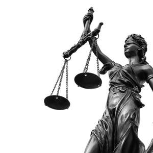 Justitia-Figur mit Waage, Schwert und Augenbinde