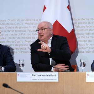 Pierre-Yves Maillard (USS) dans la conférence de presse