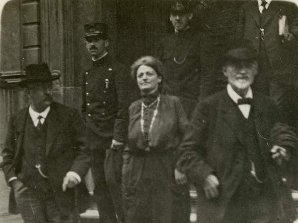 Rosa Bloch et autres