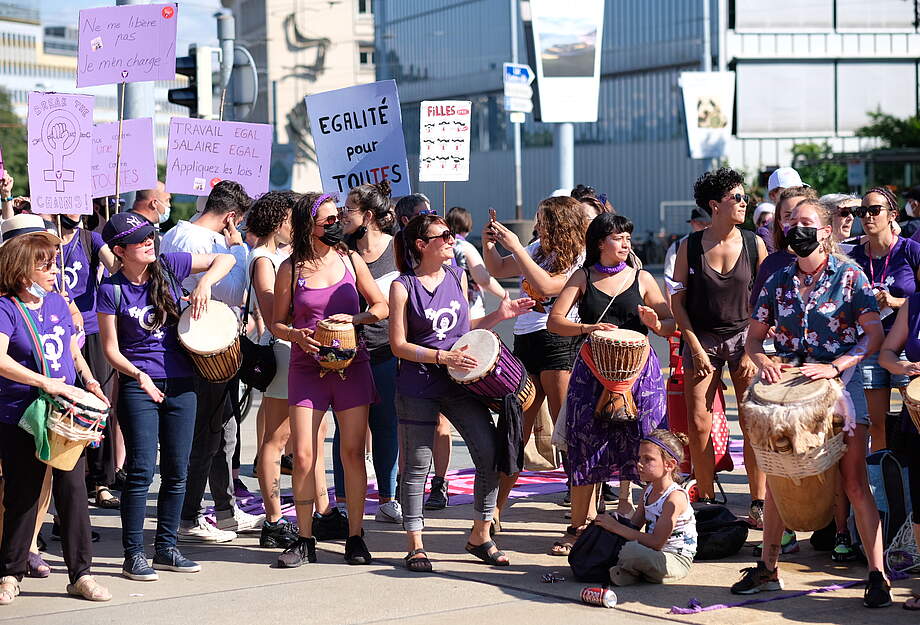 Gréve des femmes* 2021 à Genéve Manifestantes du gréve des femmes* 2021 à Genéve