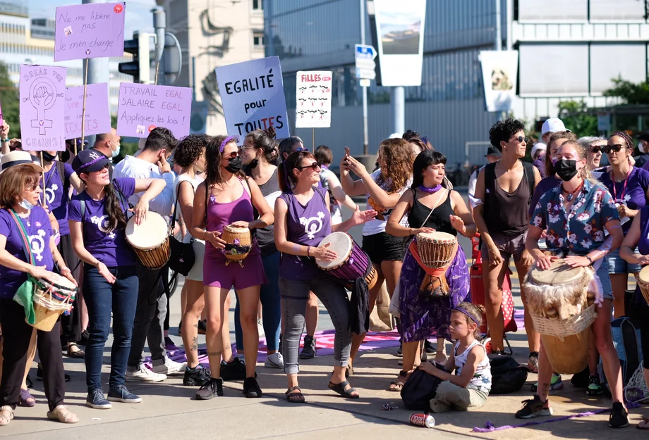 Manifestantes du gréve des femmes* 2021 à Genéve