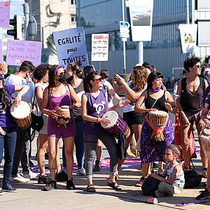 Manifestantes du gréve des femmes* 2021 à Genéve