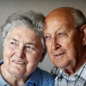 Vieux ensemble : couple âgé satisfait